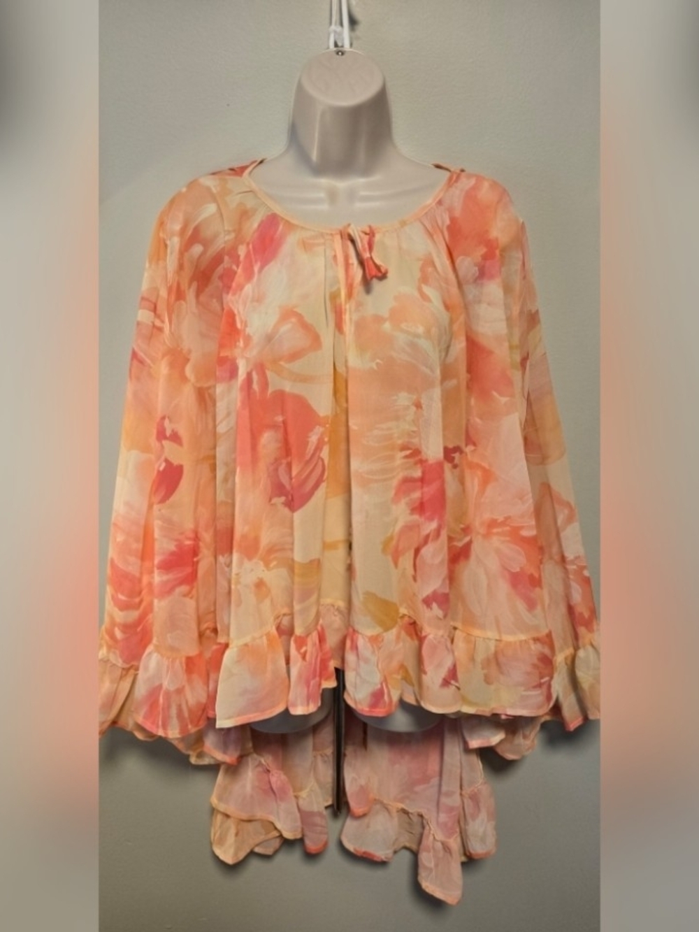 NWOT Vici Sunbeam Floral High Low Blouse Small